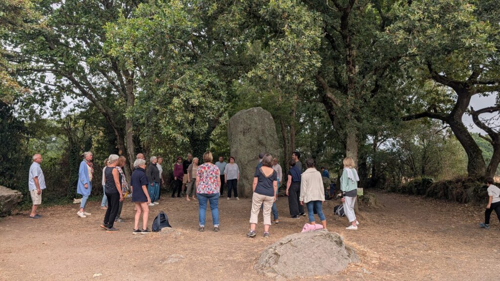 chanter en résonnance avec les menhirs